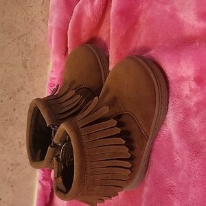 Carters shoes size 4